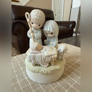 Precious Moments Come Let Us Adore Him Musical Figurine Joy To The World E-2810